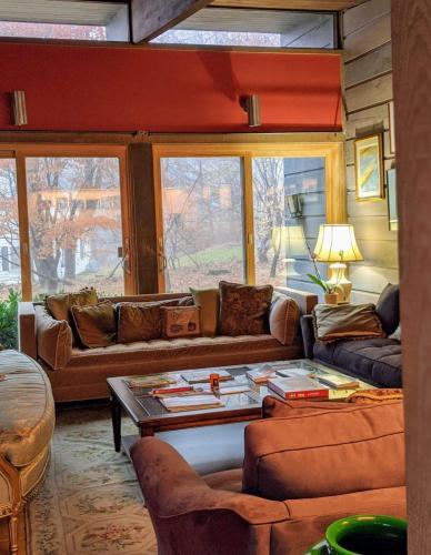 00100lrPORTRAIT_00100_BURST20200104105033350_COVER-scaled