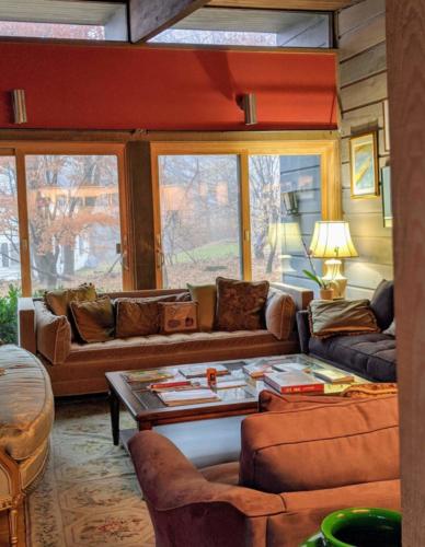 00100lrPORTRAIT_00100_BURST20200104105033350_COVER