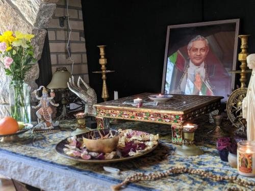 00100lrPORTRAIT_00100_BURST20200505120521595_COVER-1-scaled