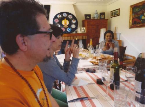 Sobremesa_en_la_sala