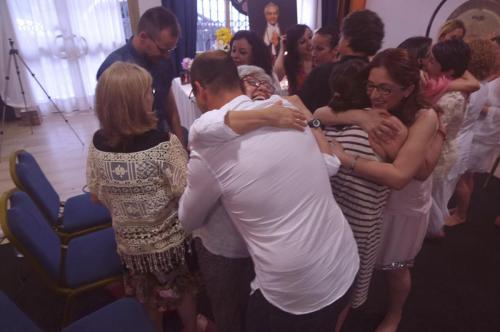 abrazos-prfesores-iniciacion-mayo2017